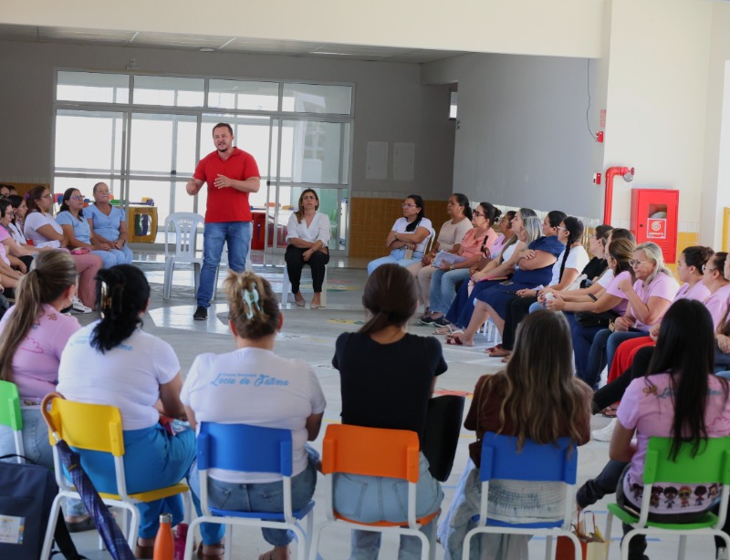 Prefeito Chaguinha Lopes comanda reuni�o com profissionais da Creche L�cia de F�tima